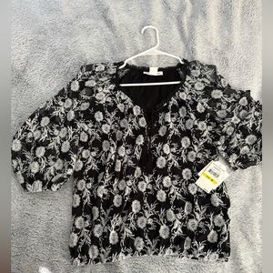 NWT black and white Skyes the Limit Women’s Blouse